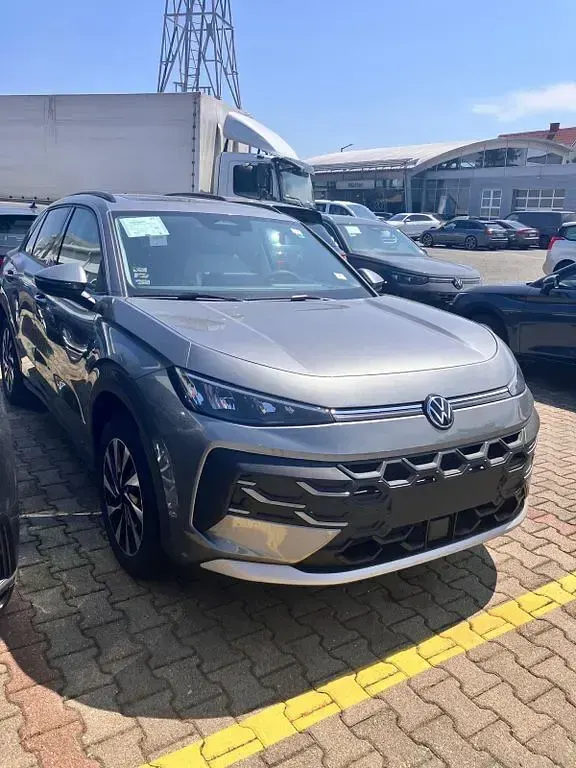 Neu VW T-Roc Life 150 PS (110 kW) 2026 Grau SUV