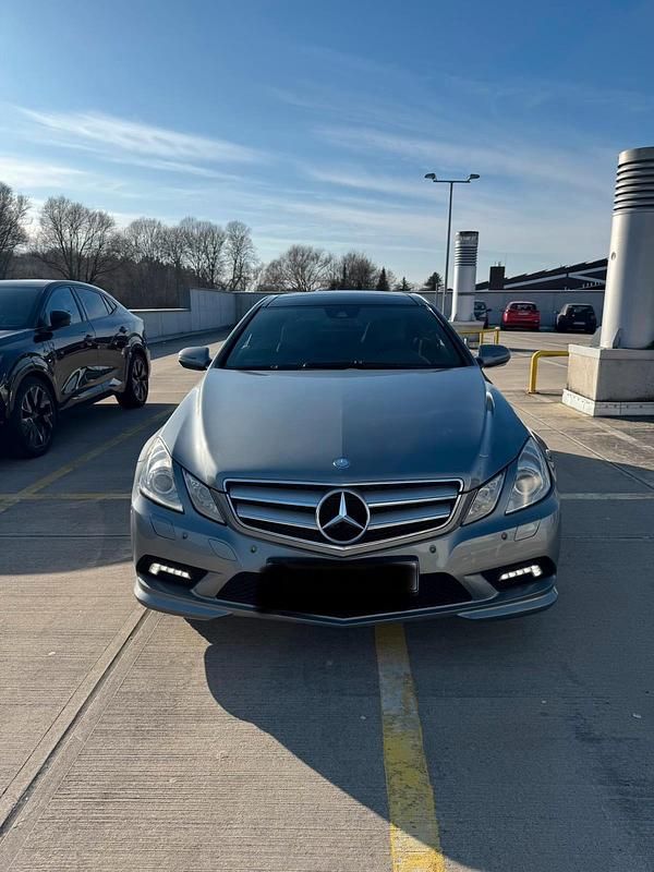 Gebraucht Mercedes E350 231 PS (169 kW) 2009 Grau Coupé