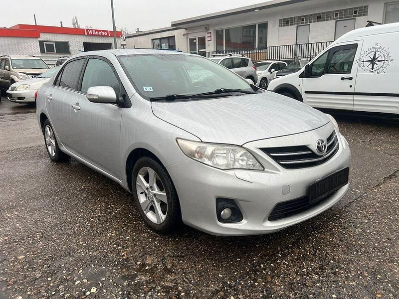 Silber Gebraucht 2011 Toyota Corolla Limousine | 3.600 € (Fairer Preis) - Bild 1/4