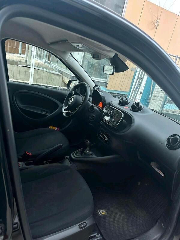 Schwarz Gebraucht 2021 Smart ForFour Electric Drive Limousine | 7.800 € (Guter Preis) - Bild 1/4