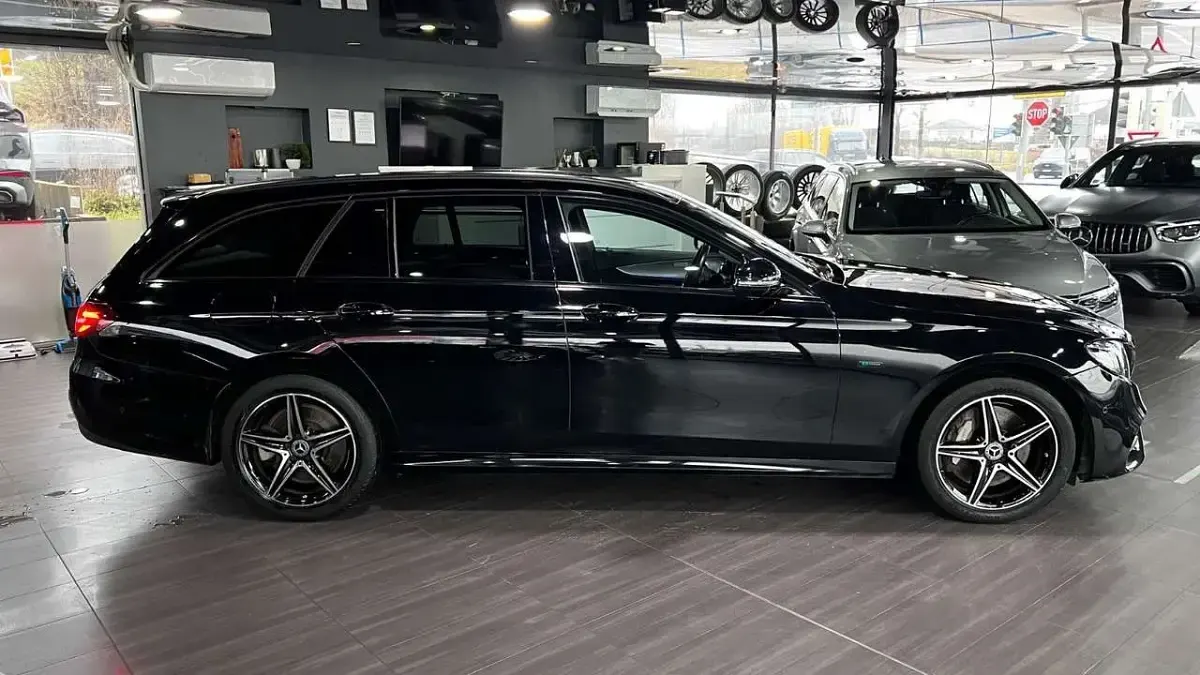 Gebraucht Mercedes E300 AMG 306 PS (225 kW) 2020 Schwarz Limousine