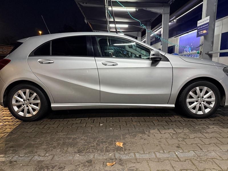 Gebraucht Mercedes A200 136 PS (100 kW) 2014 Silber Kleinwagen