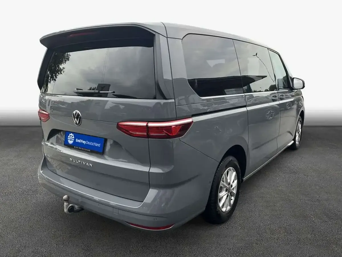 Gebraucht VW Multivan Life 150 PS (110 kW) 2026 Grau Van / Kleinbus
