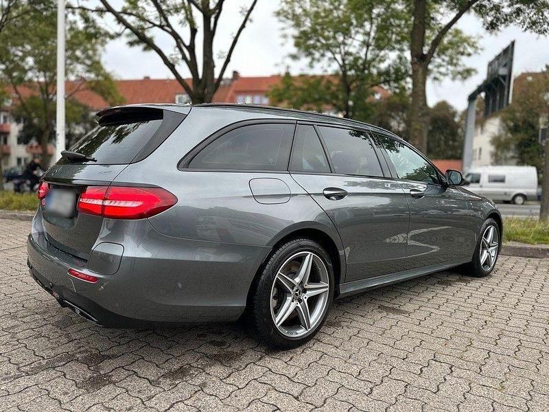 Gebraucht Mercedes E300 AMG line 306 PS (225 kW) 2019 Grau Kombi