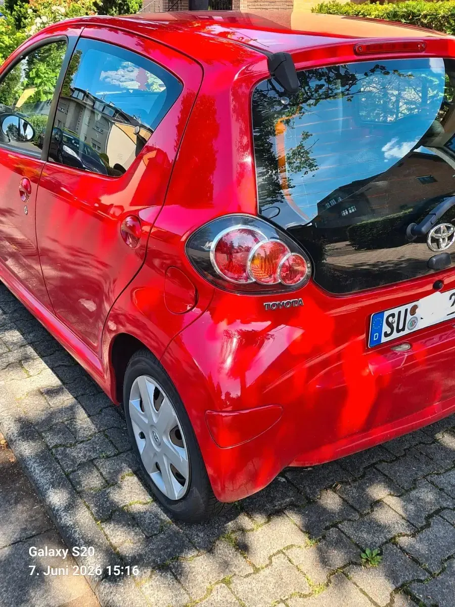 Gebraucht Toyota Aygo 60 PS (44 kW) 2011 Rot Kleinwagen