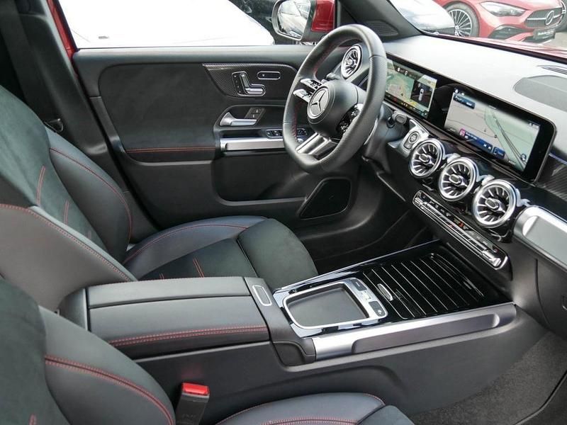 Gebraucht Mercedes GLB250 AMG 224 PS (164 kW) 2023 Rot SUV