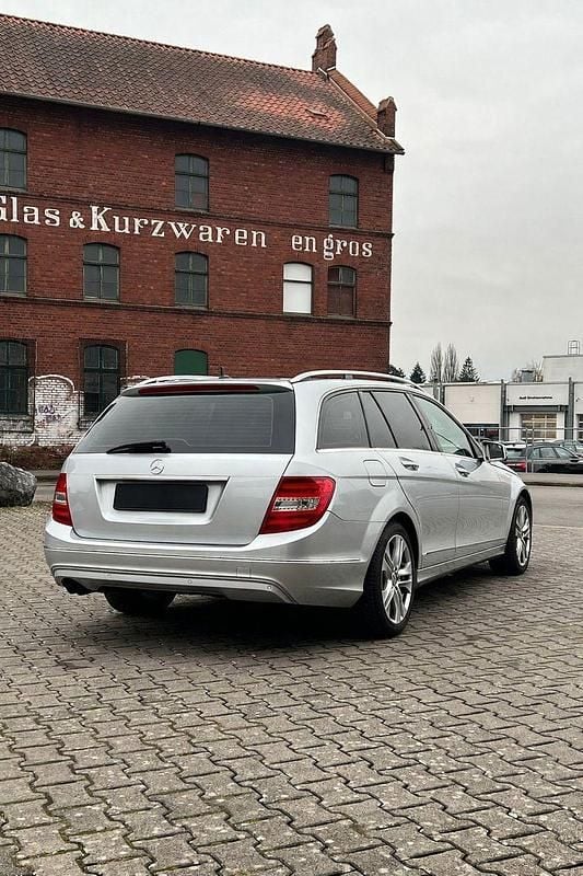 Gebraucht Mercedes C180 Avantgarde 156 PS (114 kW) 2014 Silber Kombi