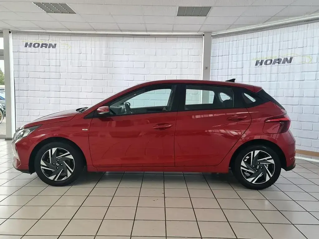 Gebraucht Hyundai i20 101 PS (74 kW) 2024 Dragon red Kleinwagen
