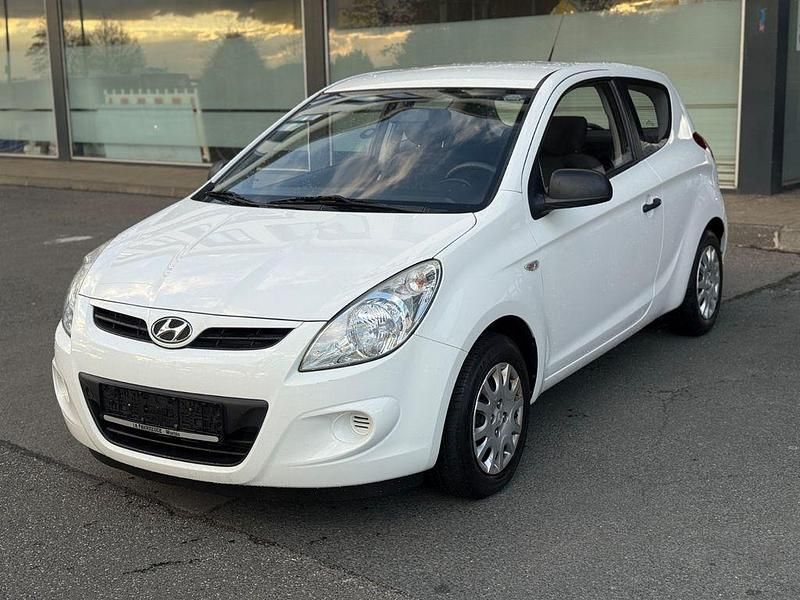 Gebraucht Hyundai i20 Classic 77 PS (56 kW) 2012 Weiß Kleinwagen
