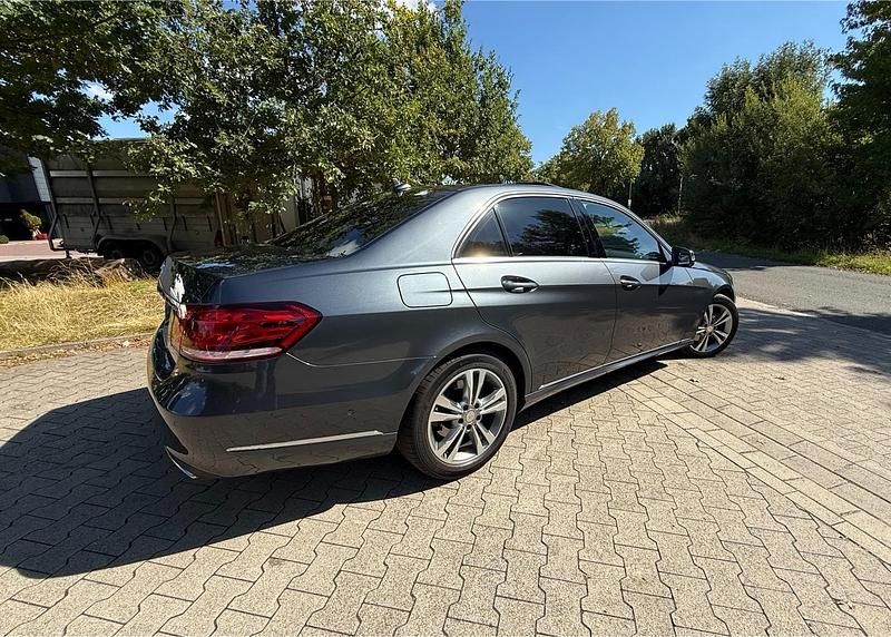 Grau Gebraucht 2013 Mercedes E350 Limousine | 17.000 € (Guter Preis) - Bild 1/4