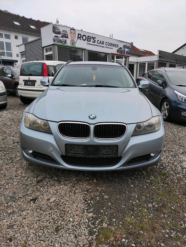 Gebraucht BMW 318 143 PS (105 kW) 2010 Blau Kombi