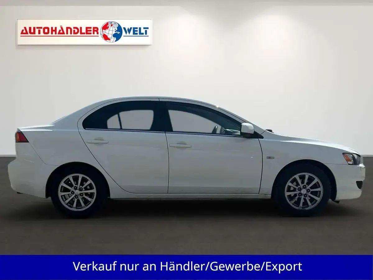 Gebraucht Mitsubishi Lancer 117 PS (86 kW) 2011 Weiss Limousine