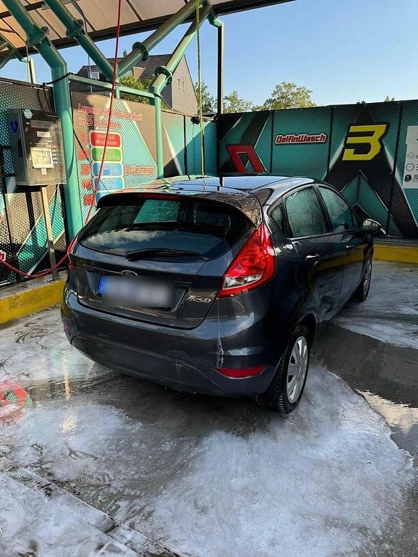 Gebraucht Ford Fiesta Trend 82 PS (60 kW) 2010 Grau Kleinwagen