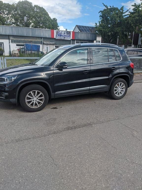 Schwarz Gebraucht 2013 VW Tiguan Trendline SUV | 8.880 € (Fairer Preis) - Bild 1/4