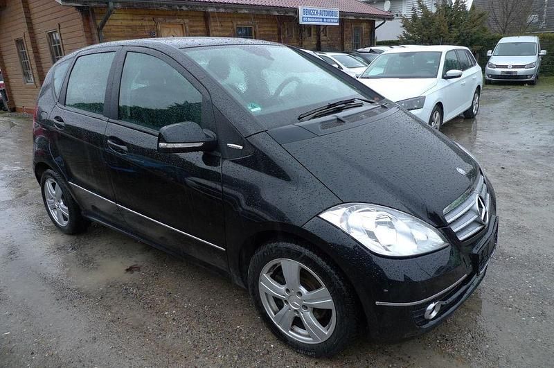 Gebraucht Mercedes A180 Elegance 116 PS (85 kW) 2011 Schwarz Limousine