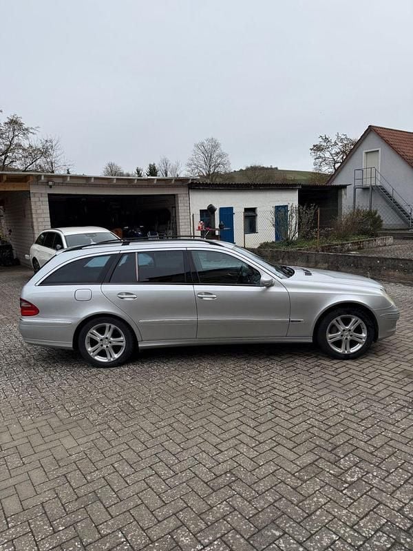 Gebraucht Mercedes E320 224 PS (164 kW) 2007 Silber Kombi