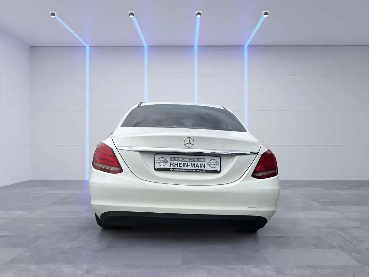 Gebraucht Mercedes C180 116 PS (85 kW) 2017 Weiß Limousine