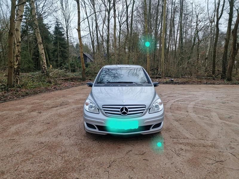 Silber Gebraucht 2006 Mercedes 190 Limousine | 2.000 € (Fairer Preis) - Bild 1/4