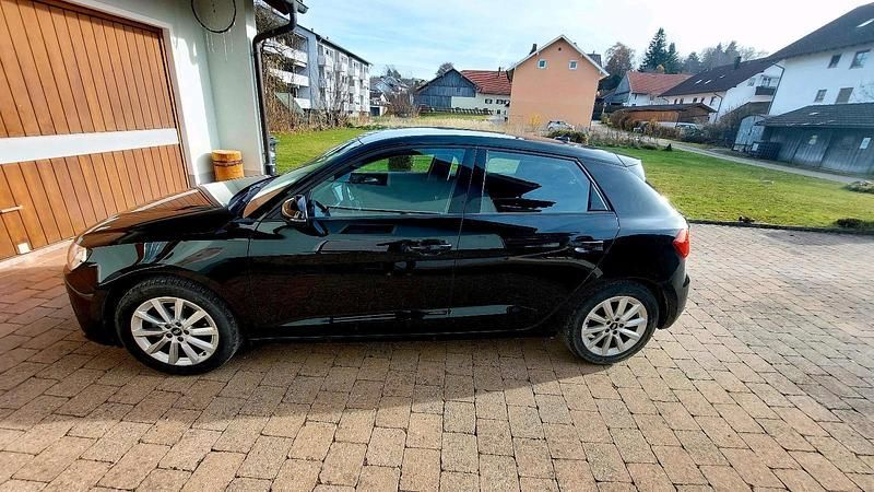 Schwarz Gebraucht 2023 Audi A1 Sportback Sport Kleinwagen | 19.500 € (Guter Preis) - Bild 1/4
