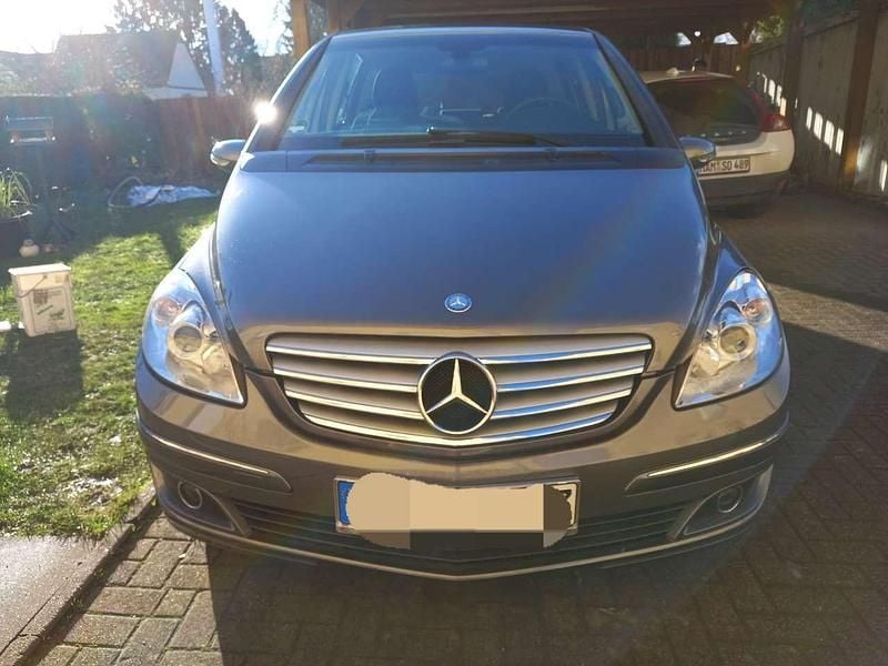 Grau Gebraucht 2007 Mercedes B180 Edition Van / Kleinbus | 1.700 € (Guter Preis) - Bild 1/4