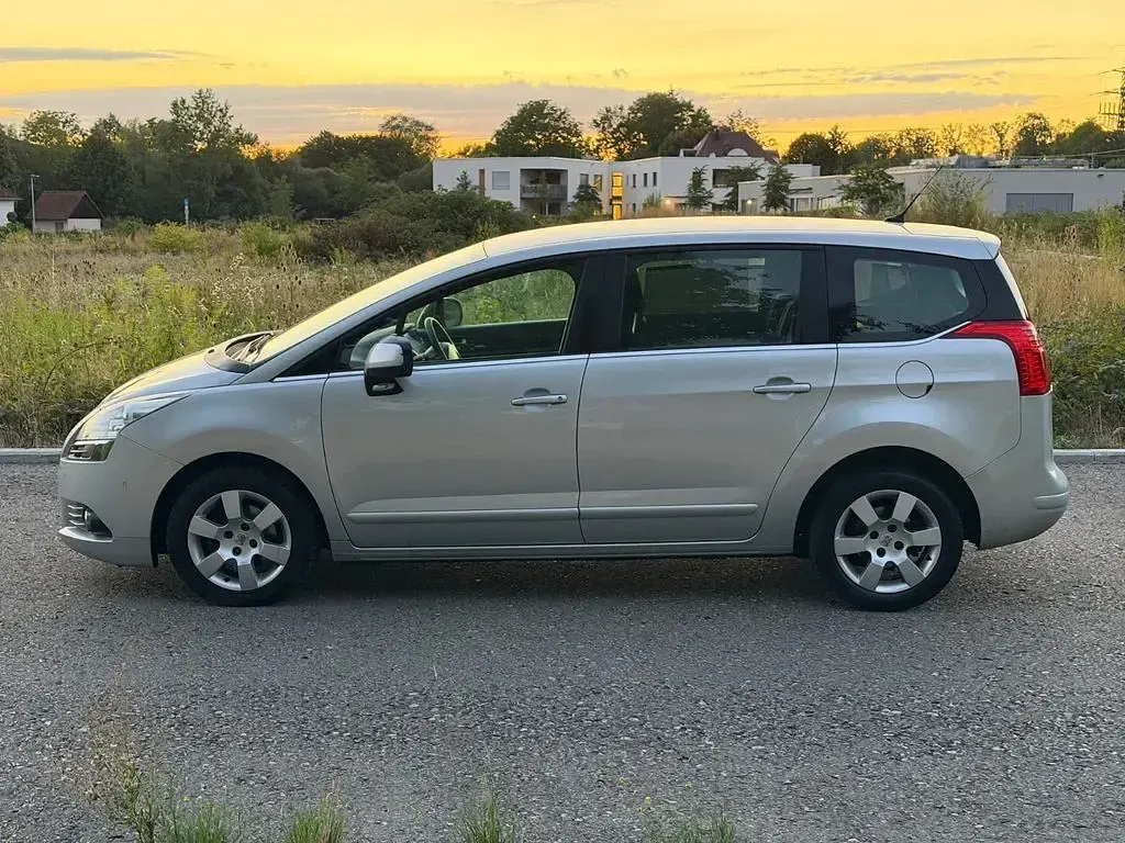 Gebraucht Peugeot 5008 Active 120 PS (88 kW) 2013 Silber Van / Kleinbus