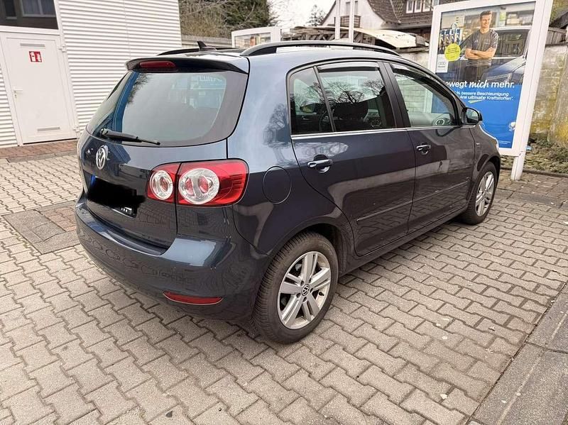 Gebraucht VW Golf VII Match 105 PS (77 kW) 2012 Blau Kleinwagen