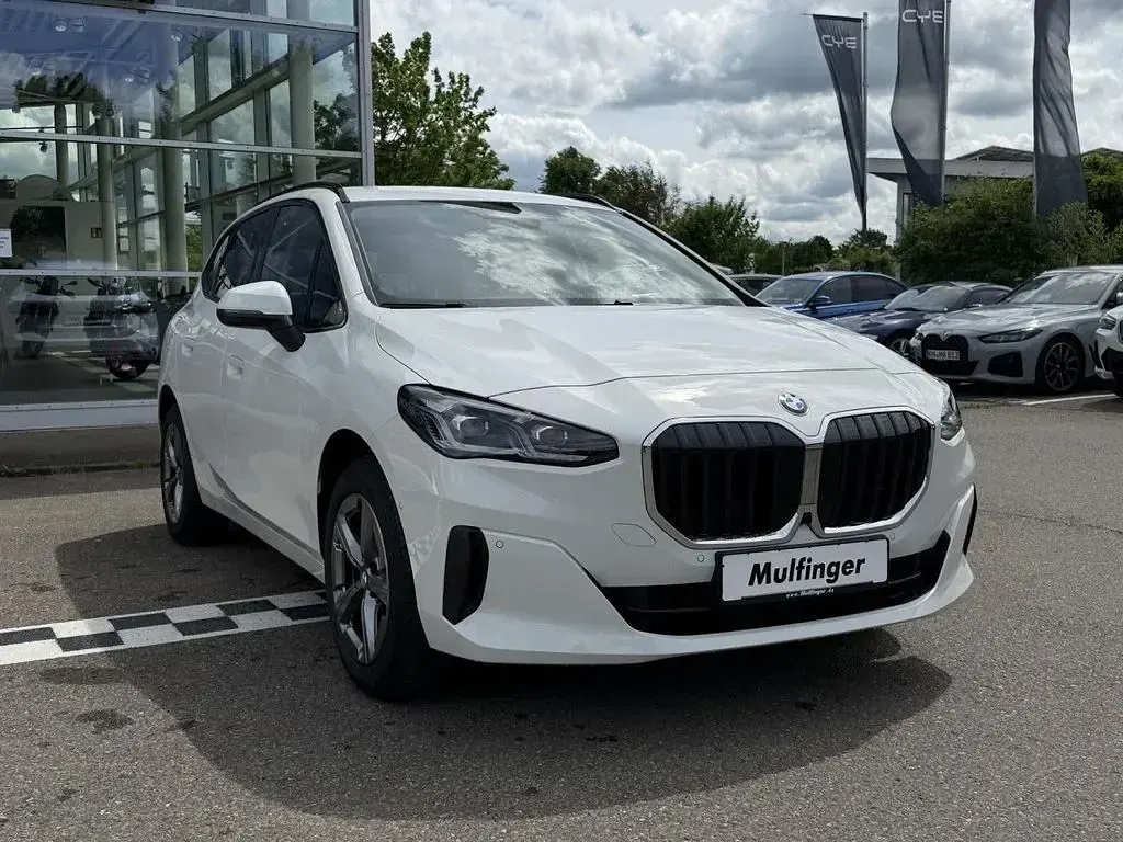 Gebraucht BMW 220 156 PS (114 kW) 2025 Weiß Van / Kleinbus