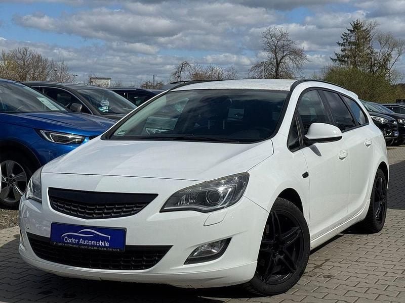 Gebraucht Opel Astra 140 PS (102 kW) 2012 Weiß Kombi