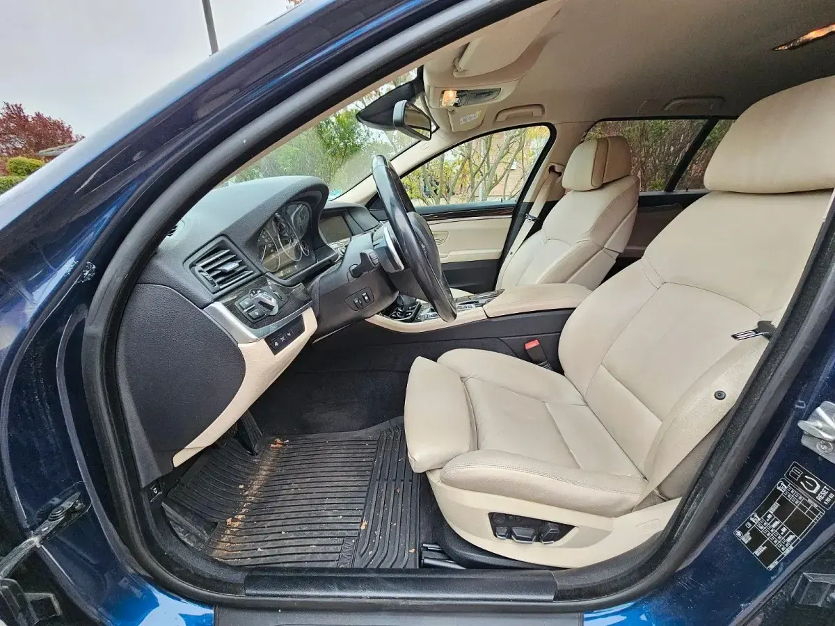 Gebraucht BMW 528 Sport Line 258 PS (189 kW) 2011 Blau Kombi