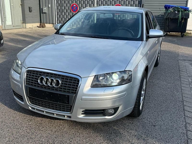 Lichtsilber metallic Gebraucht 2005 Audi A3 Attraction Limousine | 4.950 € (Fairer Preis) - Bild 1/4