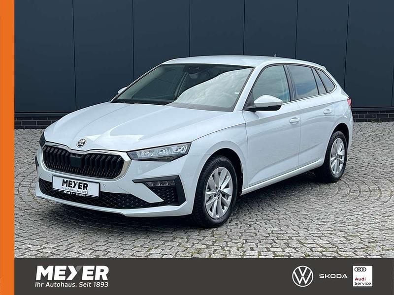 Moonweiss perleffekt Neu 2025 Skoda Scala Selection Kleinwagen | 23.490 € (Guter Preis) - Bild 1/4