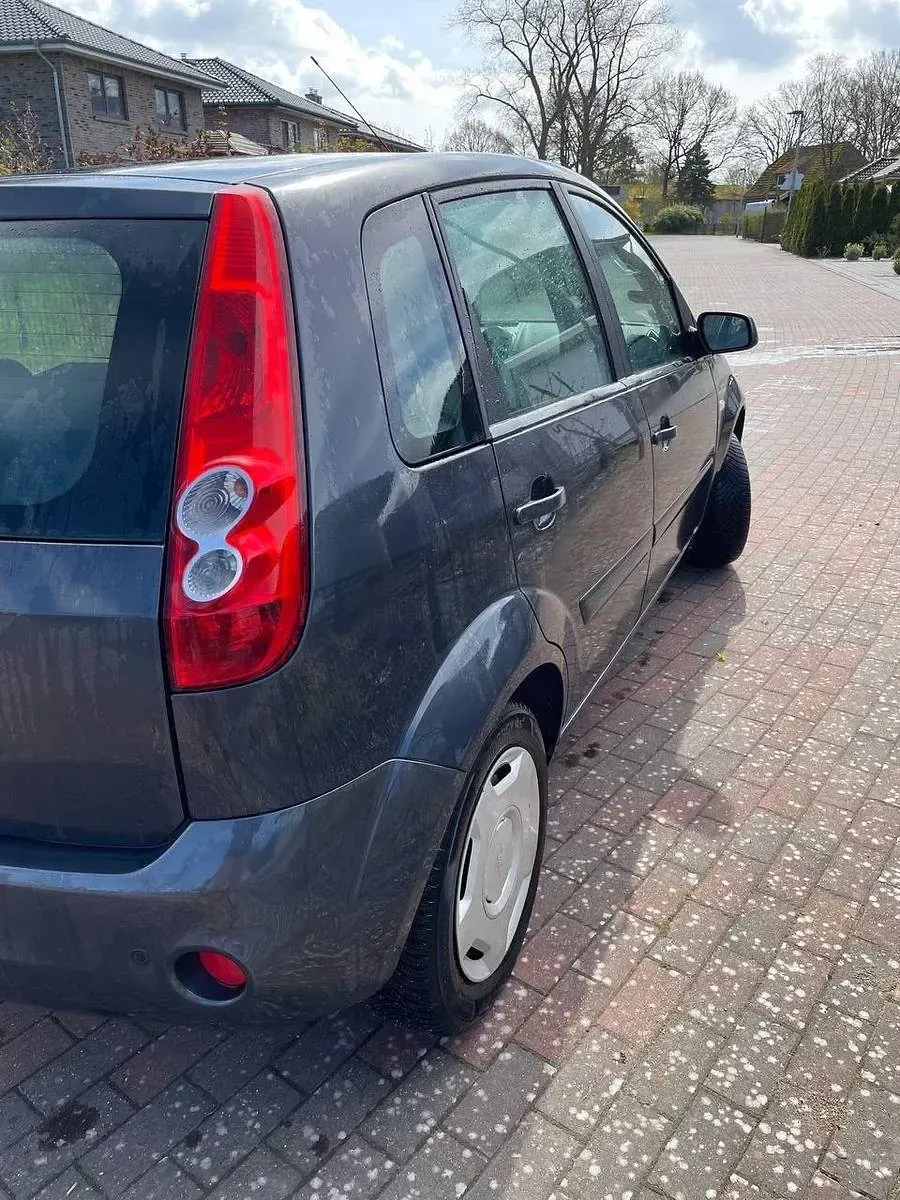Gebraucht Ford Fiesta Ambiente 80 PS (58 kW) 2008 Blau Kleinwagen
