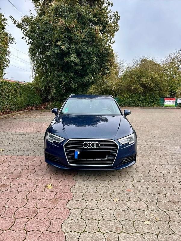 Blau Gebraucht 2018 Audi A3 Limousine | 16.000 € (Superpreis) - Bild 1/4