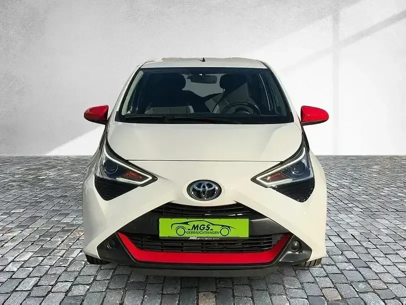 Gebraucht Toyota Aygo X-play 72 PS (52 kW) 2019 Weiß Kleinwagen