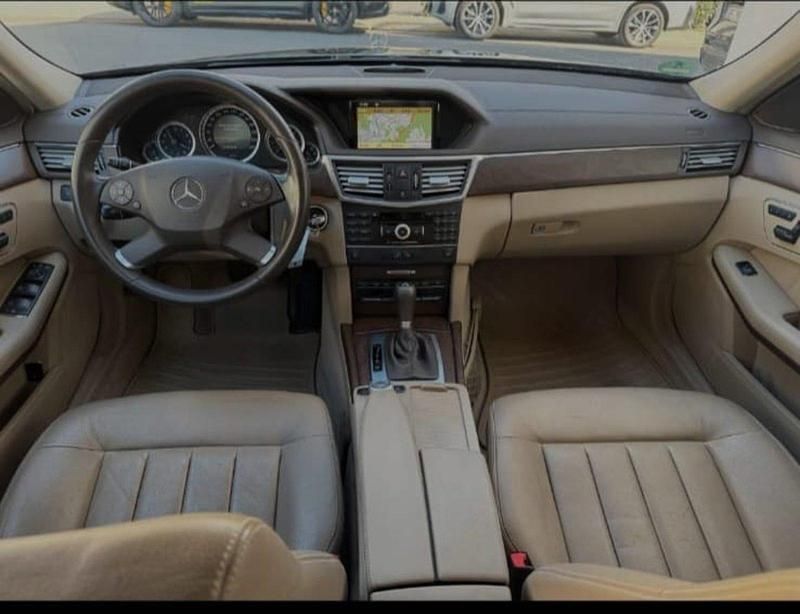 Schwarz Gebraucht 2011 Mercedes E220 Elegance Kombi | 6.700 € - Bild 1/4