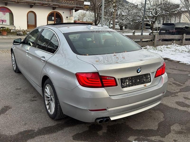 Gebraucht BMW 525 Sport Line 204 PS (150 kW) 2011 Silber Limousine