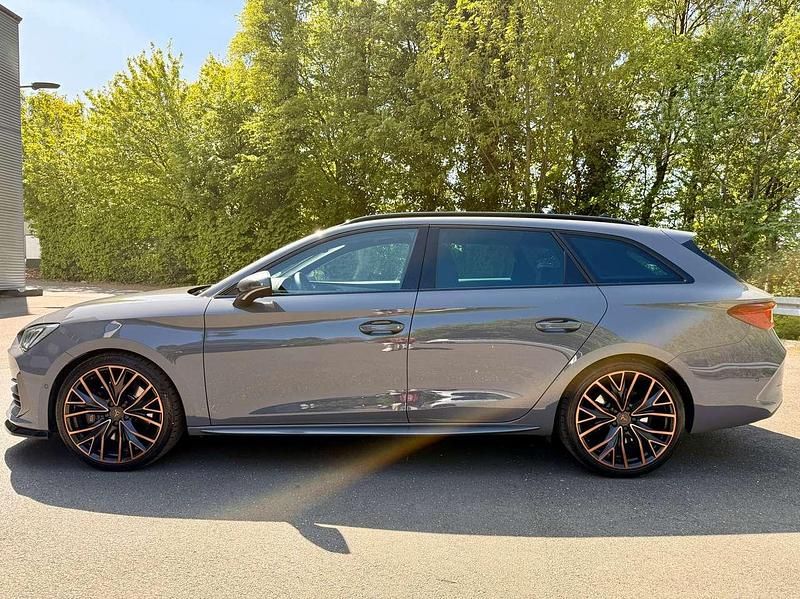 Second-hand Cupra Leon 245 CP (180 kW) 2022 Gri Break
