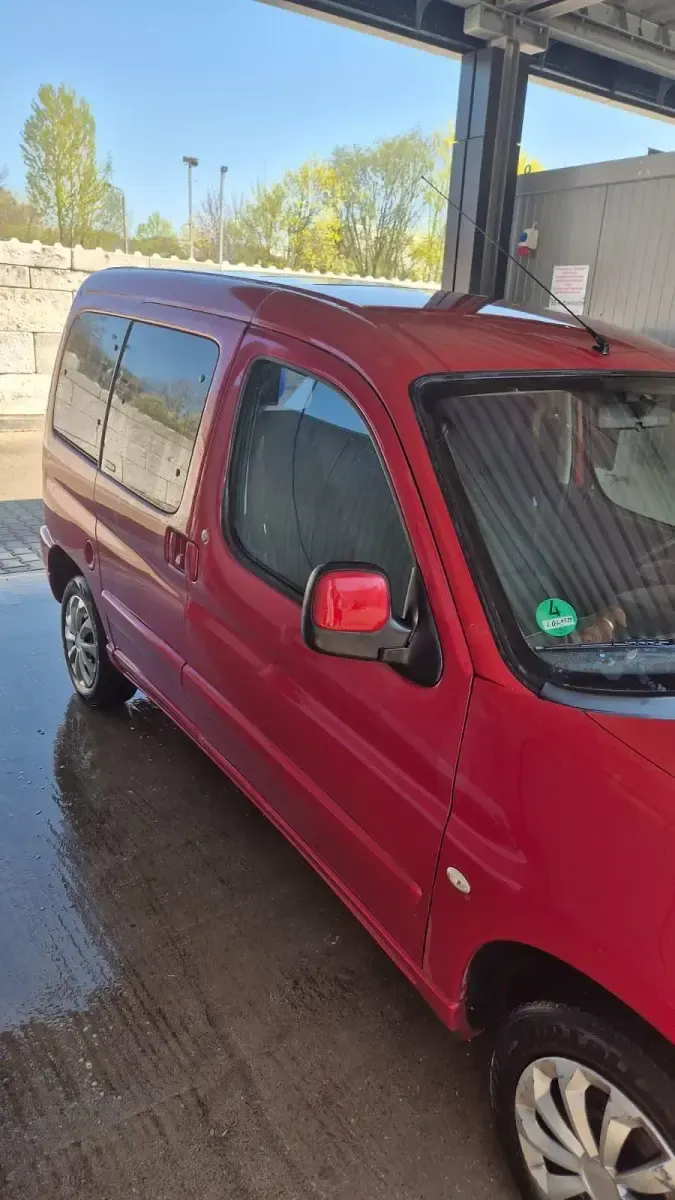 Gebraucht Citroën Berlingo 75 PS (55 kW) 2007 Rot Van / Kleinbus