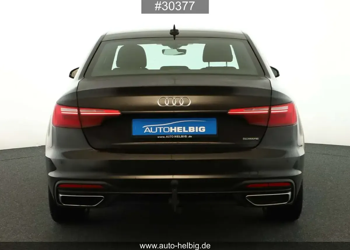 Second-hand Audi A4 Advanced 204 CP (150 kW) 2023 Negru Berlinǎ