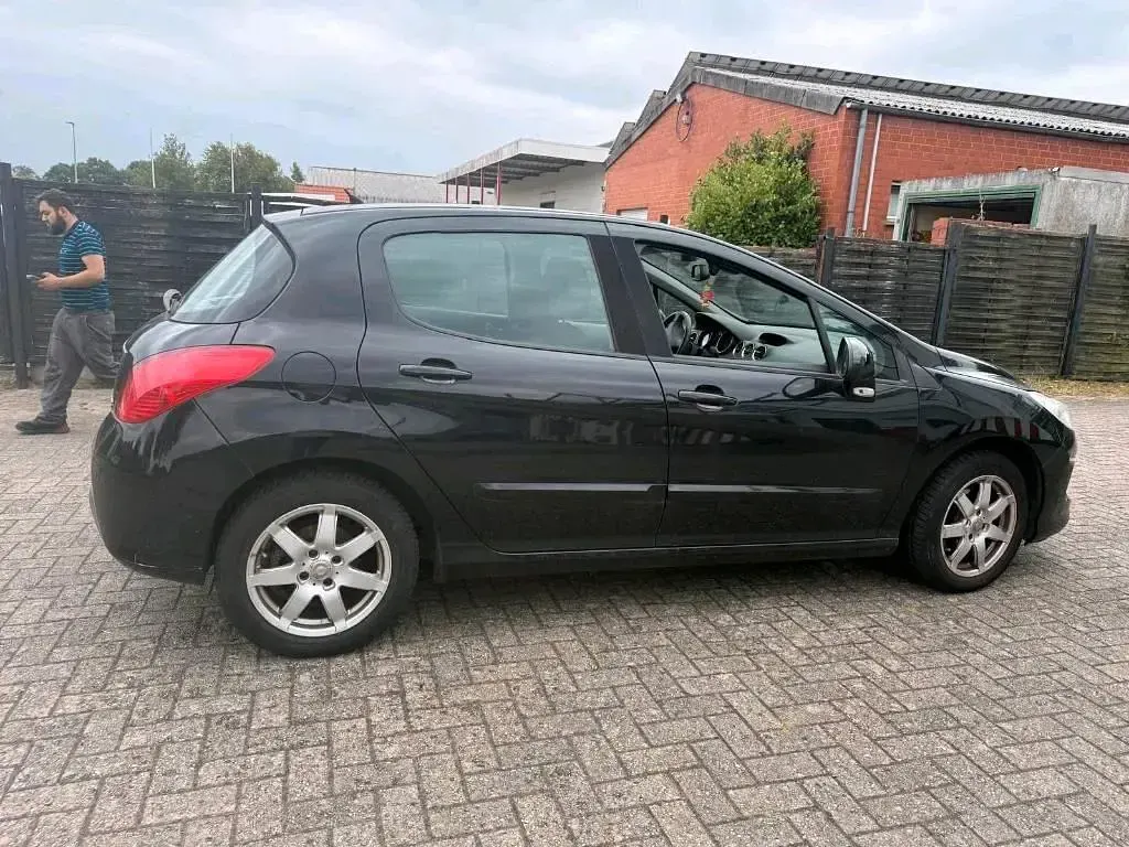 Gebraucht Peugeot 308 125 PS (91 kW) 2011 Schwarz Kleinwagen