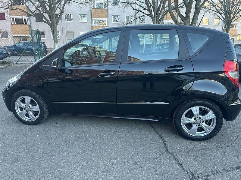 Gebraucht Mercedes A160 95 PS (69 kW) 2012 Schwarz Limousine