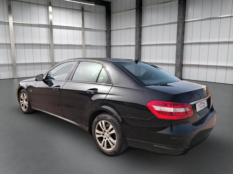 Gebraucht Mercedes E220 170 PS (125 kW) 2011 Schwarz Limousine