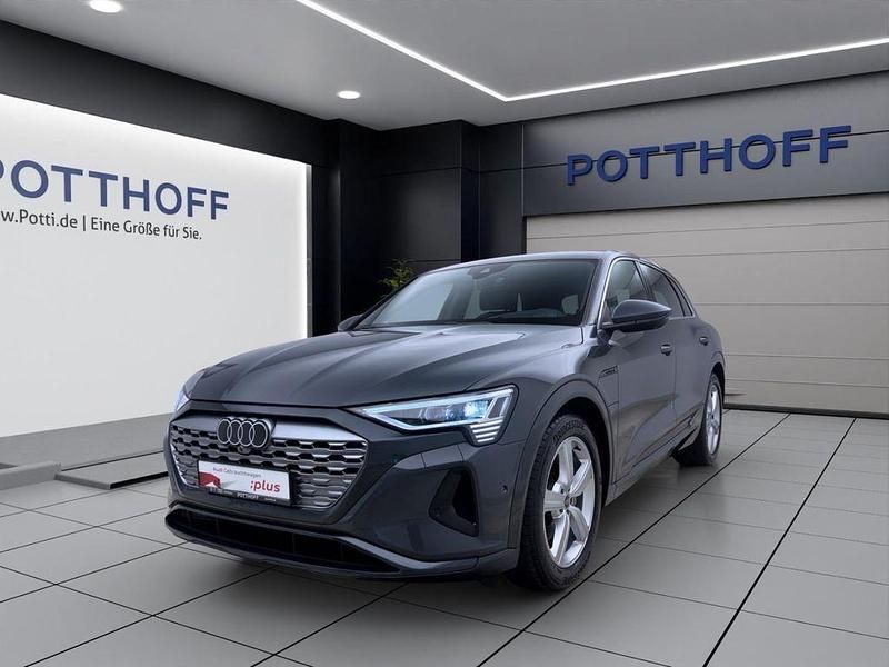 Grau Gebraucht 2024 Audi Q8 e-tron Advanced SUV | 68.750 € (Etwas zu teuer) - Bild 1/4