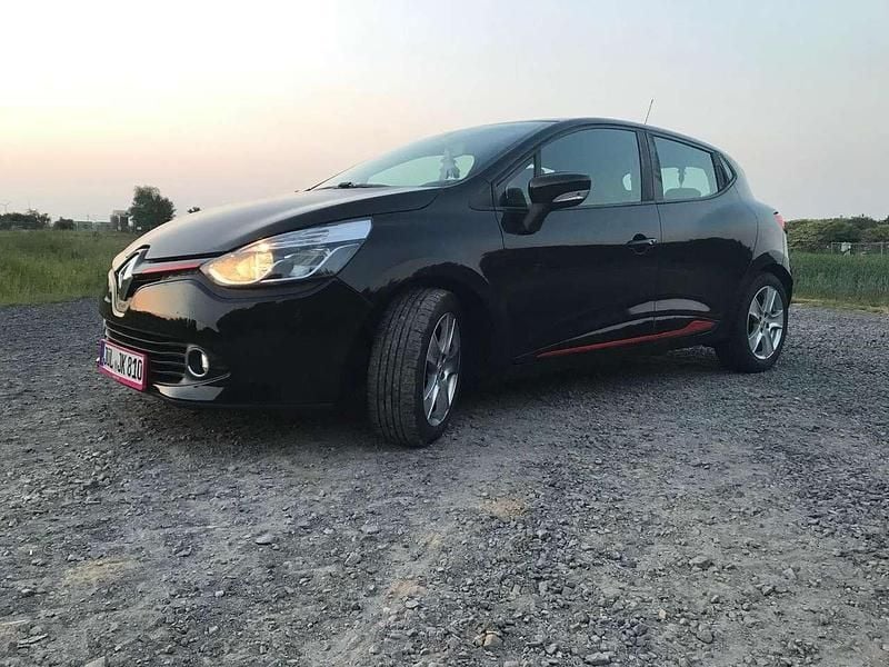 Schwarz Gebraucht 2012 Renault Clio IV Dynamique Limousine | 2.849 € - Bild 1/4