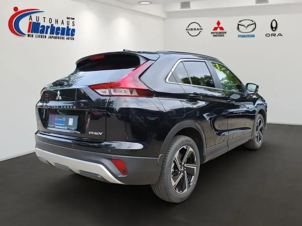 Gebraucht Mitsubishi Eclipse Cross Plus 188 PS (138 kW) 2022 Schwarz metallic SUV