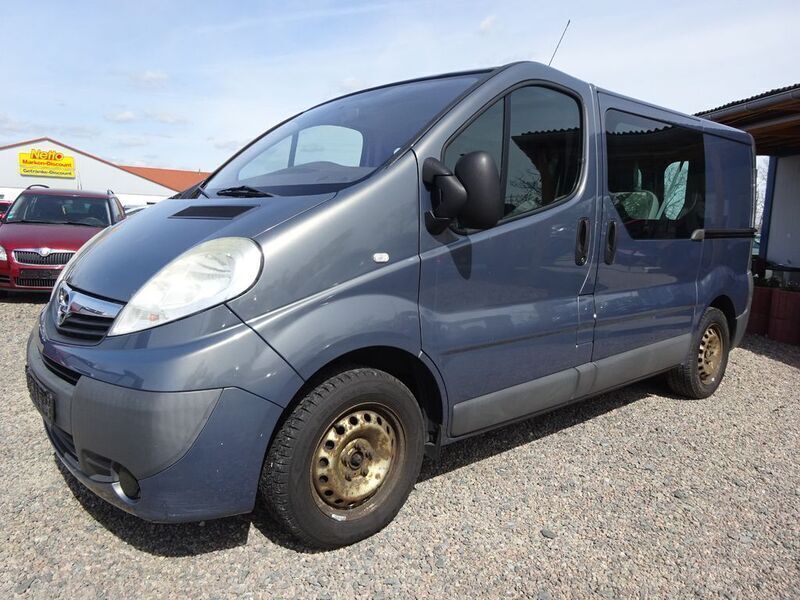Grau Gebraucht 2010 Opel Vivaro Van | 6.700 € (Etwas zu teuer) - Bild 1/4