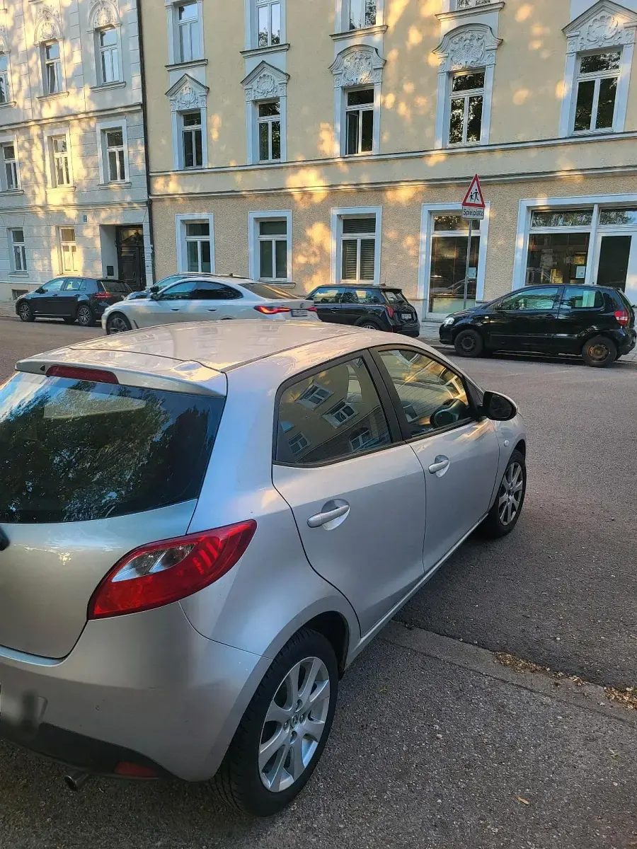 Gebraucht Mazda 2 75 PS (55 kW) 2008 Silber Kleinwagen