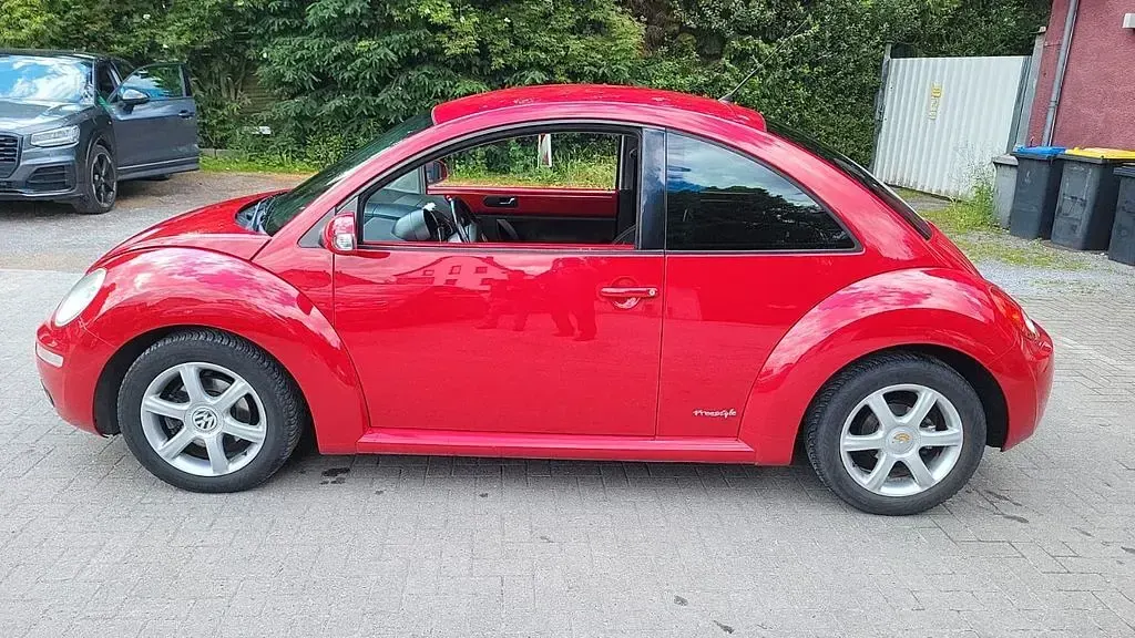 Gebraucht VW New Beetle 102 PS (75 kW) 2009 Rot Kleinwagen