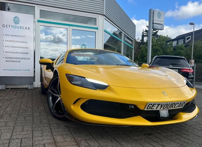 Gebraucht Ferrari 296 829 PS (609 kW) 2024 Gelb Cabrio