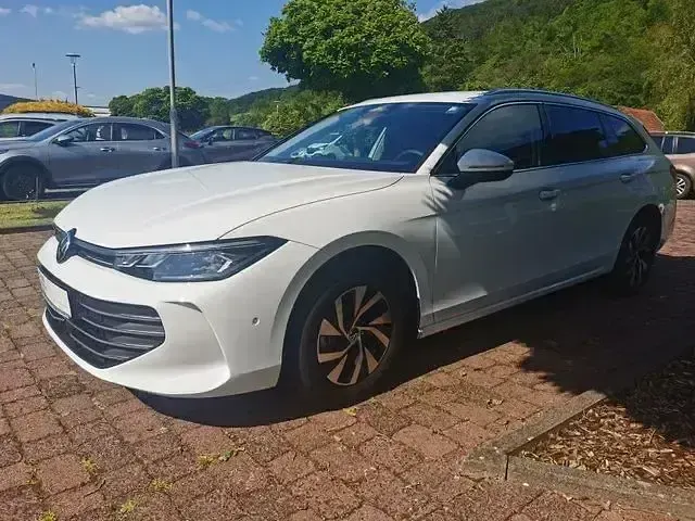 Gebraucht VW Passat Business 150 PS (110 kW) 2024 Weiß Kombi
